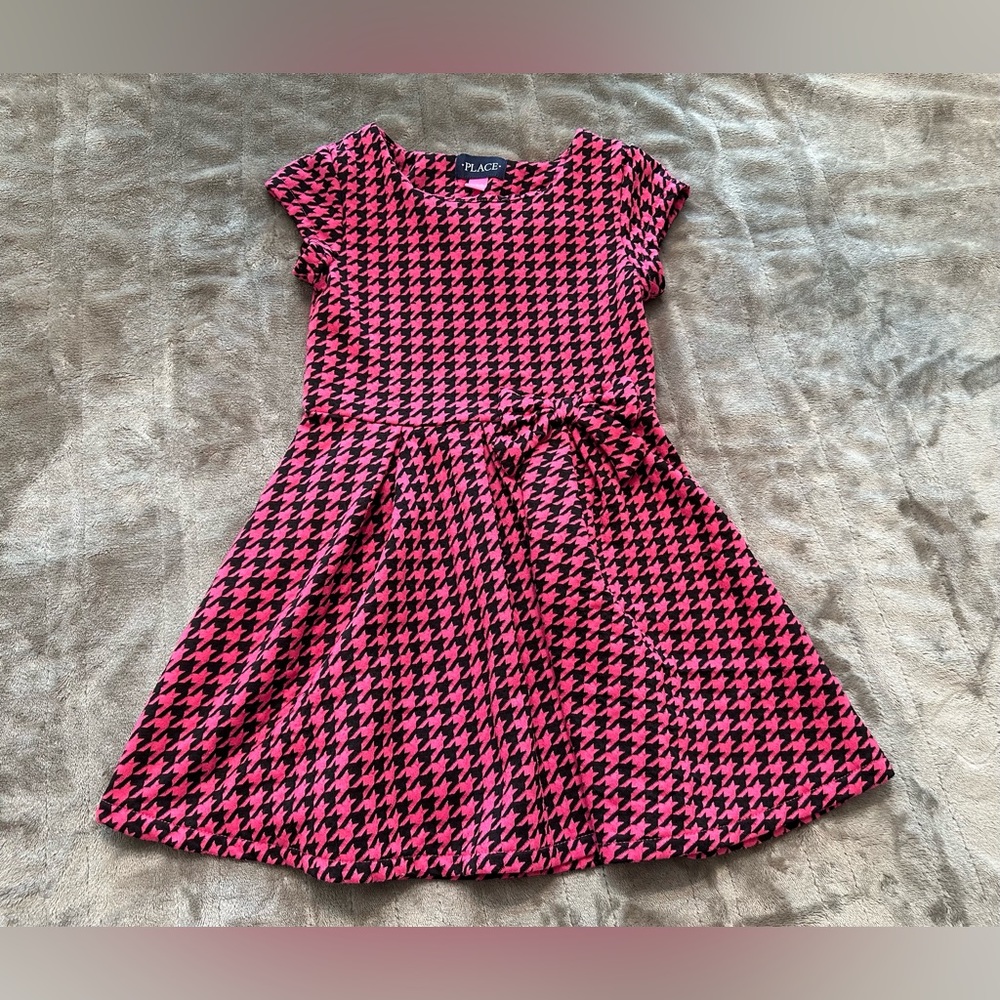 Children’s Place pink and black houndstooth dress for girls, size 5/6.